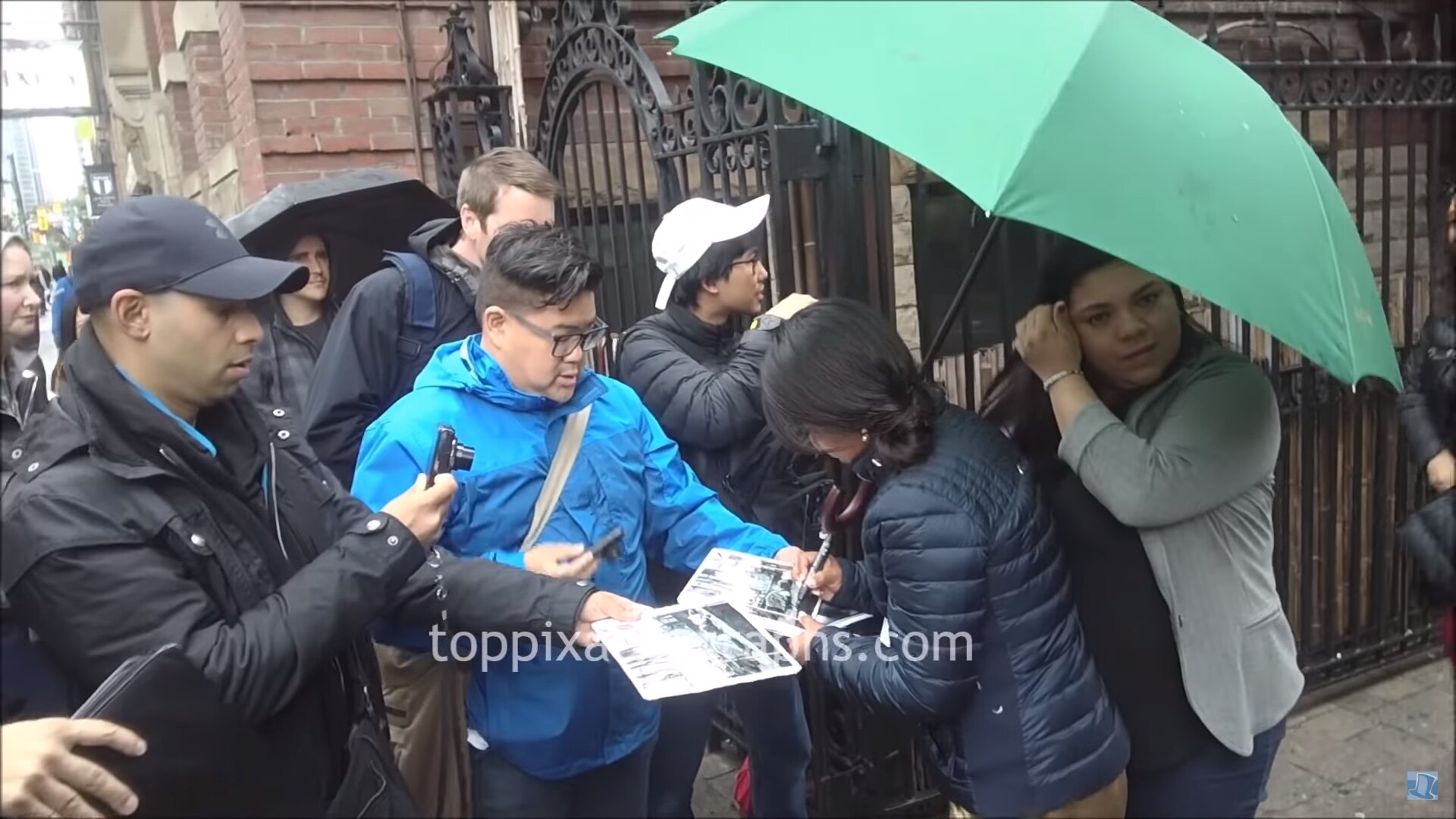 Yalitza Aparicio firma autógrafos en Toronto y Nueva York