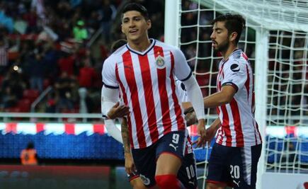 Alan Pulido se recupera y es titular ante Puebla