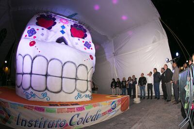Cathy, una calavera de azúcar gigante