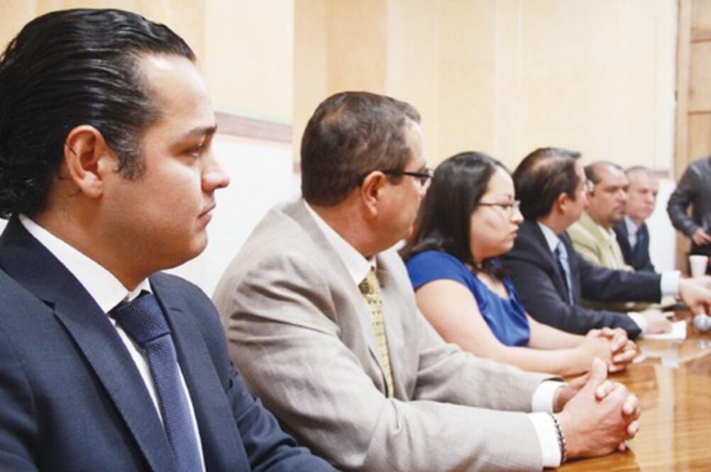  Descartan cambio en coordinador panista