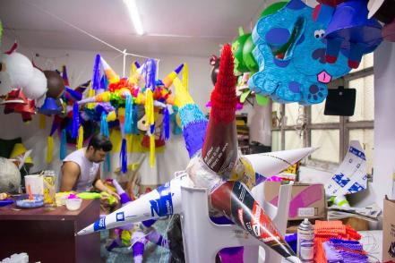 Compra tu piñata... artesanal y con sello queretano