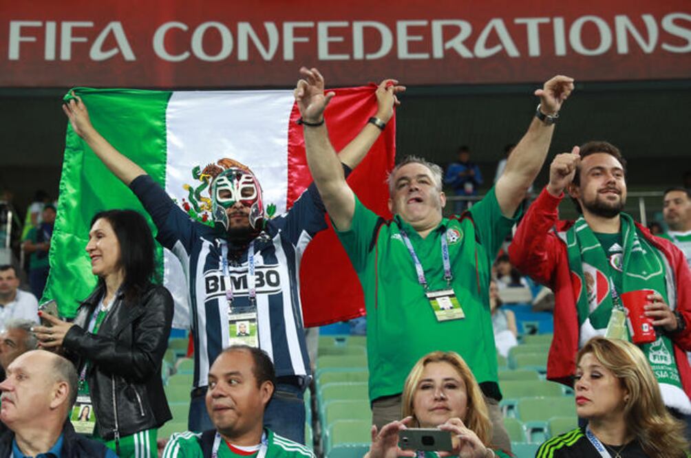 Los mexicanos en el estadio de Sochi cambiaron el cántico. (ZINHUA)
