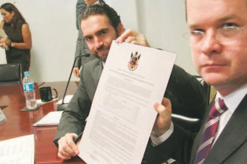  Recibe constancia de mayoría