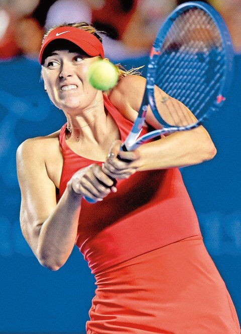 Sharapova sufre, pero avanza a ‘semis’