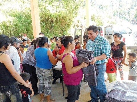 Obsequiarán ropa invernal en la Sierra