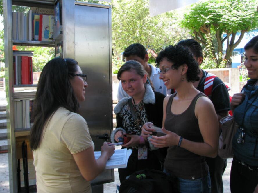 Inauguran "Paralibros" UAQ e IQCA