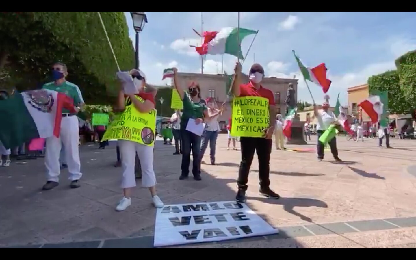 Se manifiestan en el Jardín Guerrero para pedir la renuncia de AMLO