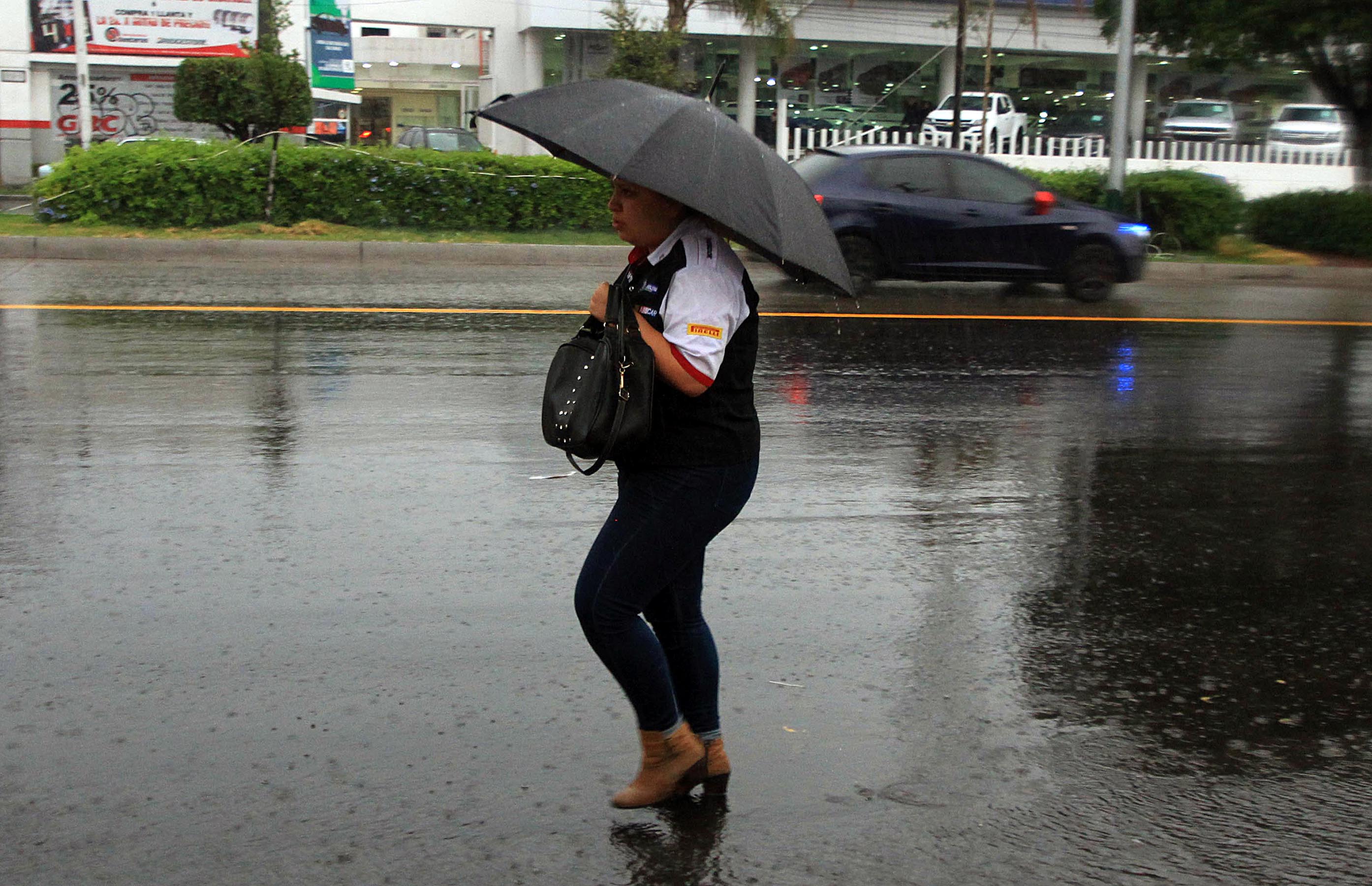 Saca el paraguas; prevén lluvias intensas para hoy y mañana en Querétaro