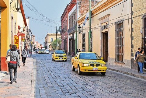 Taxistas dicen perder por capacitación