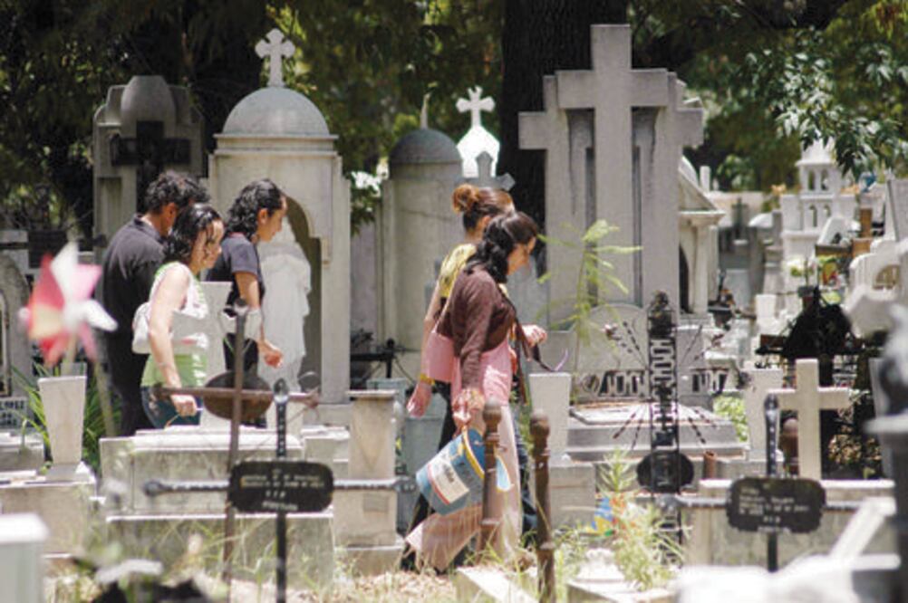 Alistan campaña de exhumación de restos