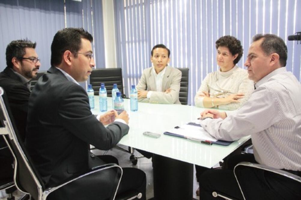 Firma UAQ convenio con Here Global B.V.