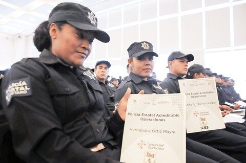 Condecoran a 190 policías