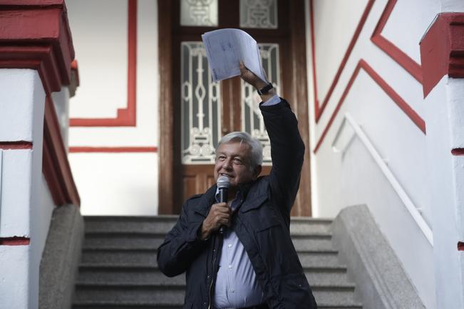 “Arman Hacienda e INE complot en mi contra”: AMLO