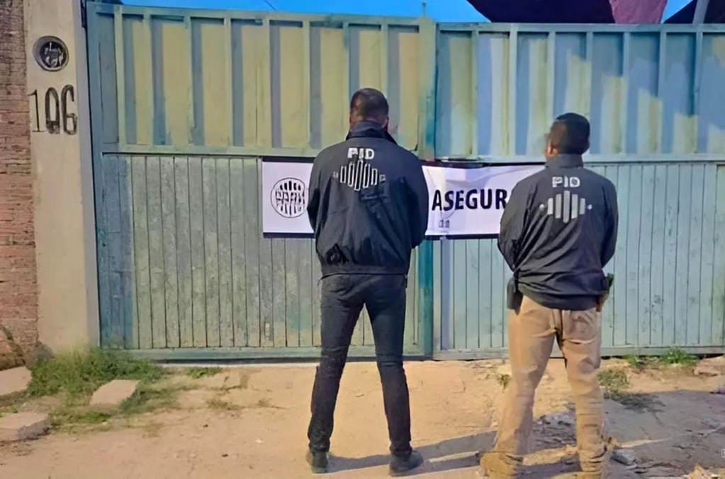 Catean domicilio en la colonia Eduardo Loarca; recuperan seis vehículos. Foto: Especial