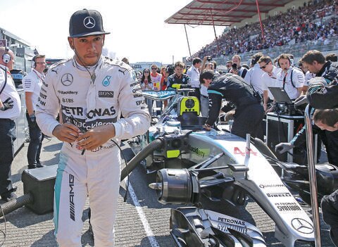 Lewis podría rozar el trono en Monza
