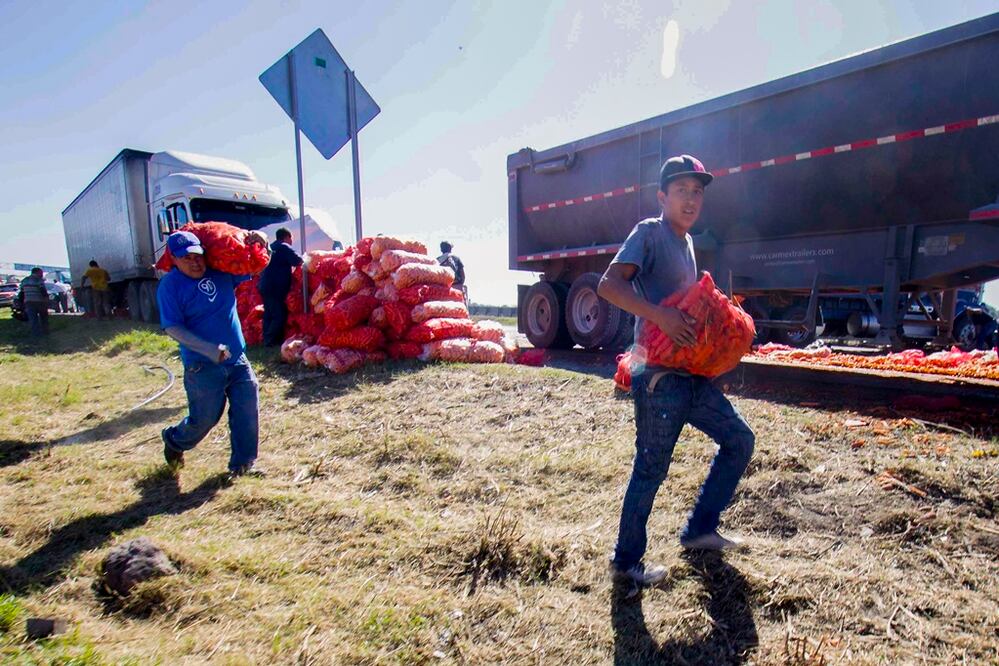 Tres accidentes automovilísticos se registraron ayer en la autopista México-Querétaro entre los kilómetros 159 y 161, en los que se vieron involucrados 10 vehículos y dejaron dos personas lesionadas (OBTURE PRESS)