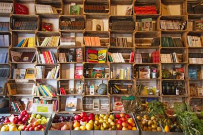 Para combatir el hambre y la ignorancia.