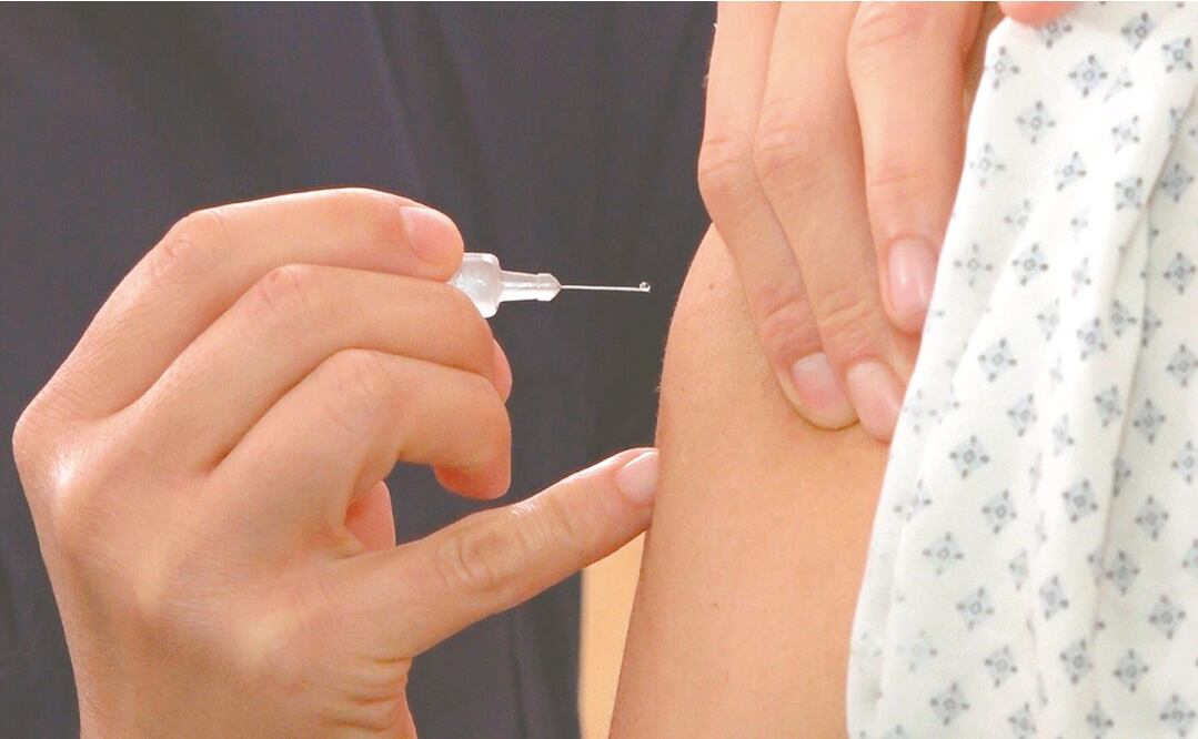 Hospitalizan a doctora en NL por reacciones adversas a vacuna de Pfizer contra Covid-19