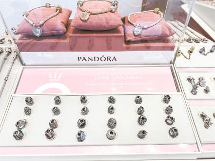 Pandora cumple un año en Plaza La Victoria