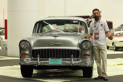 Premian elegancia en automóviles