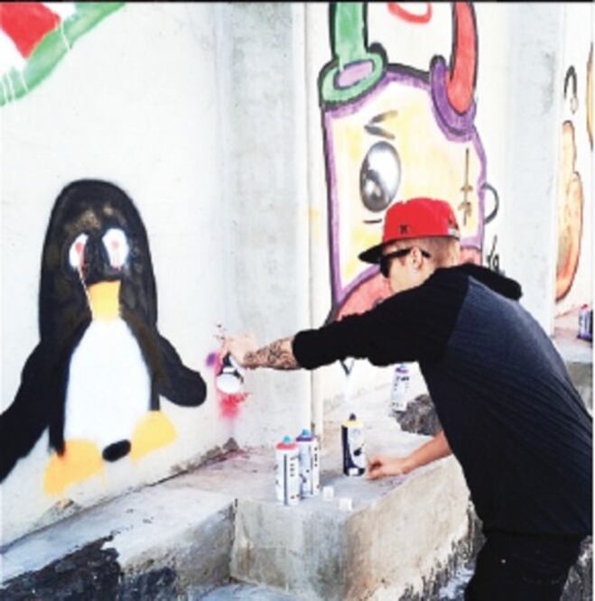 Brasileña vigila sueño de Bieber