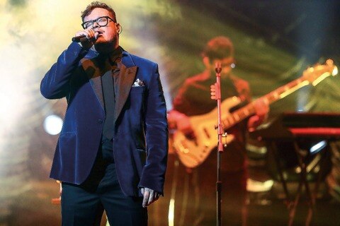 Leonel García seduce con baladas a su público