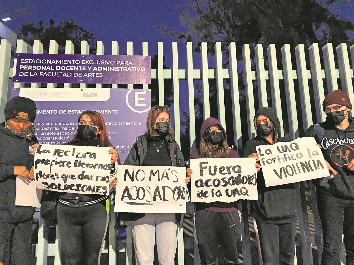 Exigen la renuncia de funcionarios de la UAQ