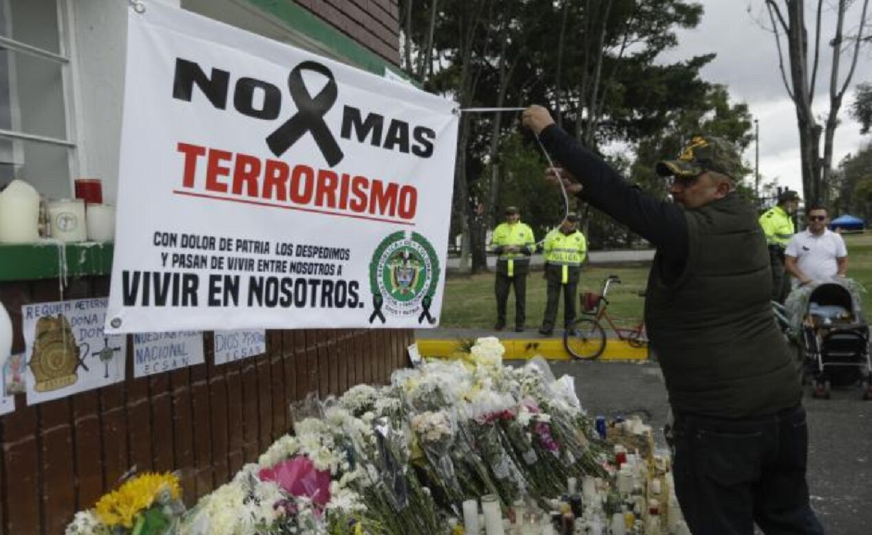 ELN se atribuye atentado con coche bomba en Colombia