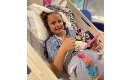 Niña de 10 años se enfrenta a tiburón en mar abierto y evita que le arranque el pie