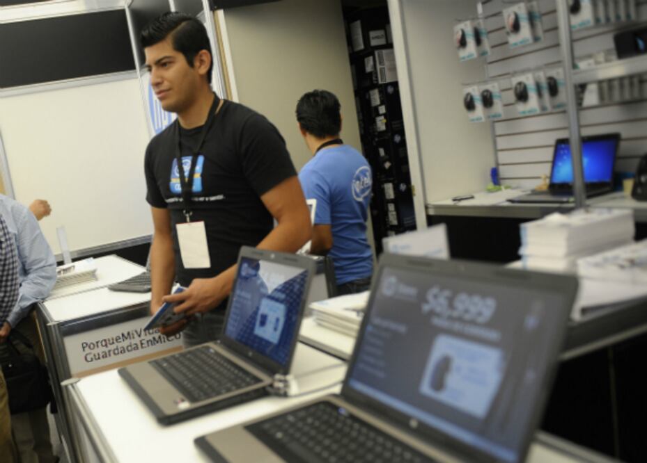 Acercan a población tecnología con Caravana de Cómputo