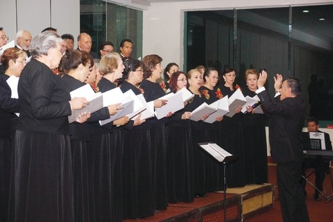 Cantan por una buena causa