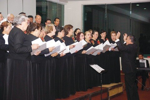 Cantan por una buena causa