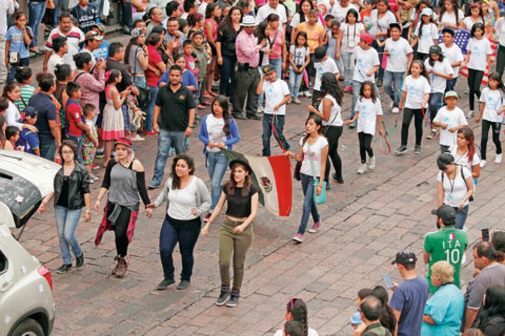 Desfile. Comunidades Extranjeras