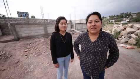 Jóvenes donan beca Benito Juárez para construir escuela en Querétaro