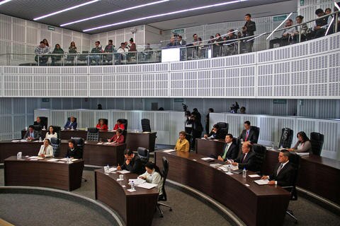  Piden aplicar a legisladores la Ley de Profesionalización