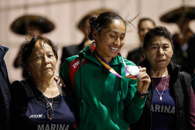 Lupita se reta a vencer a chinas