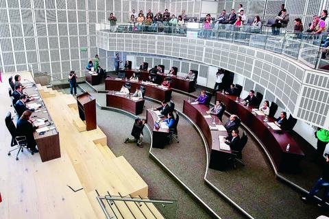 Divergen en cifra sobre iniciativas