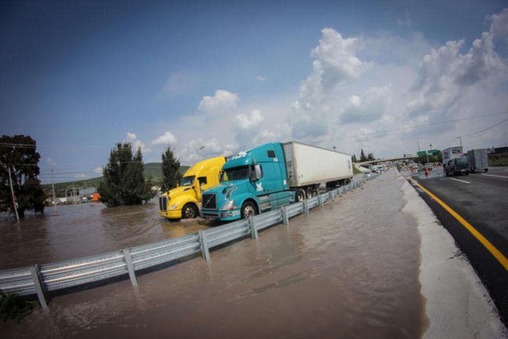 Funcionario asegura que las obras trabajan bien, el problema fue que en la salida del agua, que va atrás de Santa Rosa estaba bloqueada (ARCHIVO. EL UNIVERSAL)