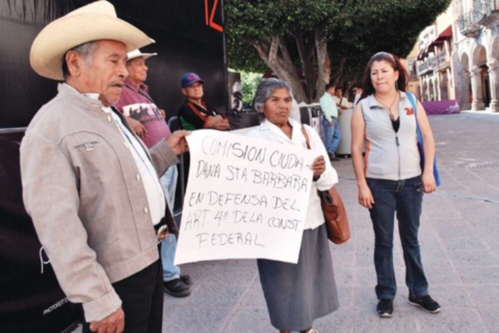 Protestan por excesivo cobro en servicio de agua  