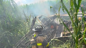 Piloto sobrevive al desplome de aeronave de fumigación en San Juan del Río