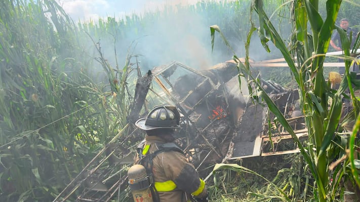 Piloto sobrevive al desplome de aeronave de fumigación en San Juan del Río
