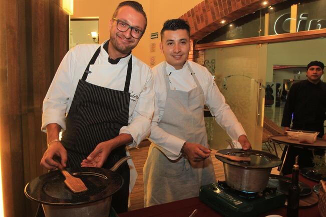 La cena maridaje corrió a cargo del reconocido chef italiano Nicola Cafagno y el chef mexicano Fernando Torres (FOTOS: CÉSAR GÓMEZ. EL UNIVERS)