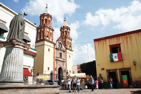 Autos impulsan balanza comercial