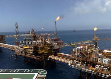 Superávit de 855 mdd en junio