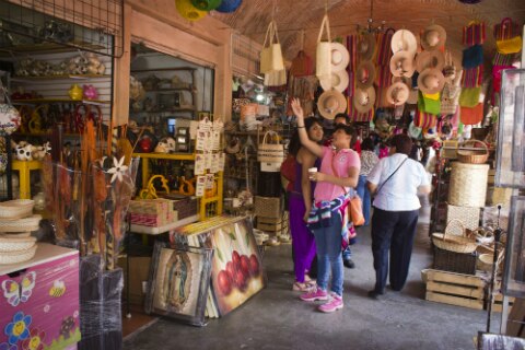 Previenen extorsión a comerciantes