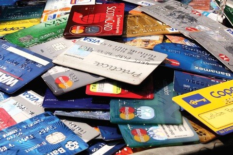 Falta regular intereses en tarjetas de crédito