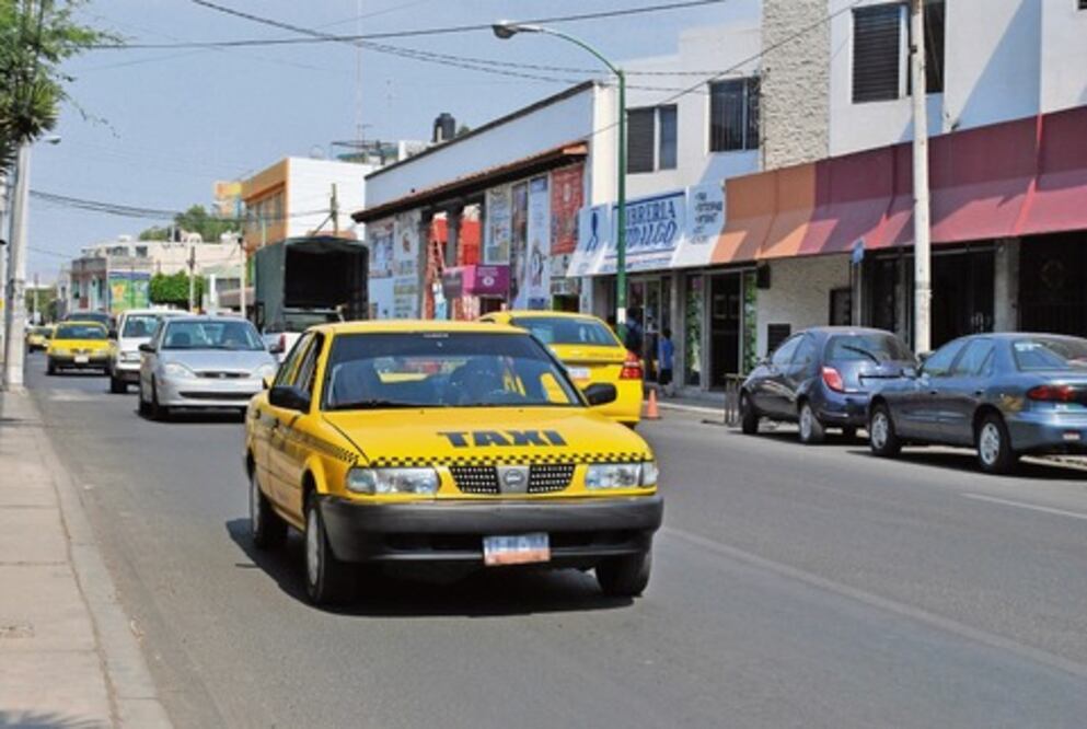 Alertan sobre pareja que asalta 