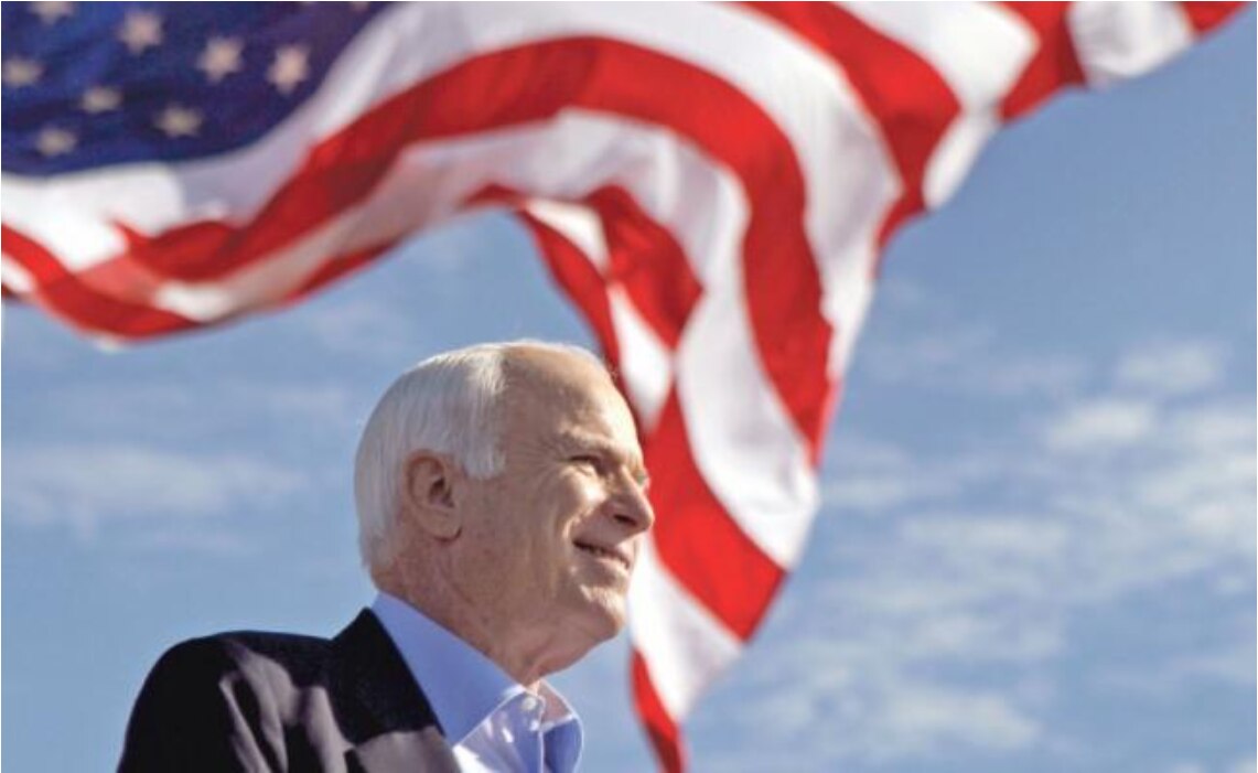 John McCain, durante un mitin en Tampa, Florida, cuando era el candidato republicano a la presidencia. La familia anunció anoche el deceso del senador. (AP)