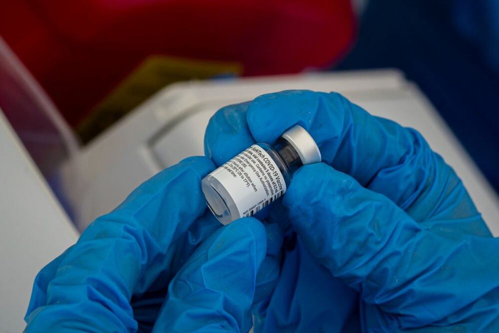 Cofepris emite alerta sanitaria por venta ilegal de vacuna de Covid-19. Foto: Archivo El Universal