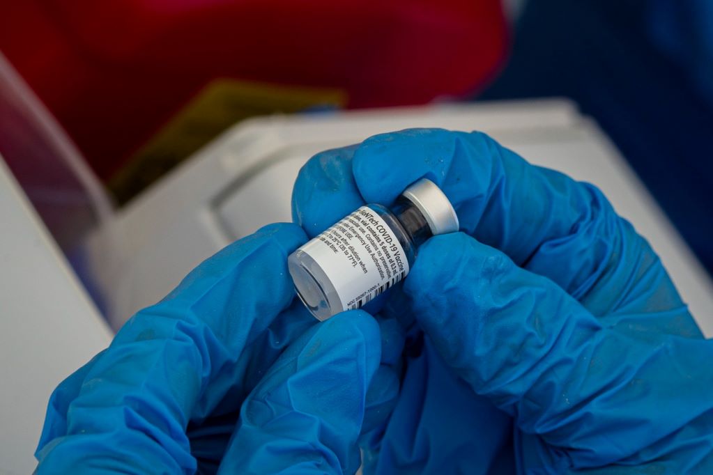 Cofepris emite alerta sanitaria por venta ilegal de vacuna de Covid-19. Foto: Archivo El Universal